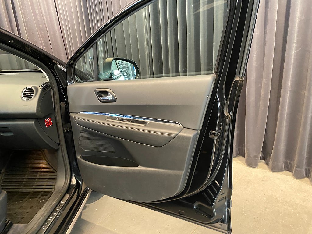 Vehicle Image 38