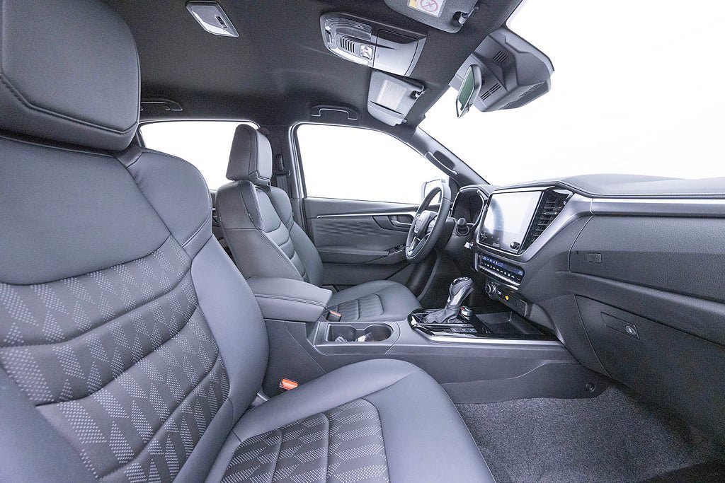 Vehicle Image 12