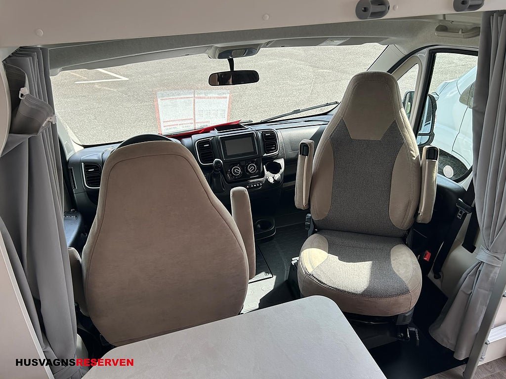 Vehicle Image 26