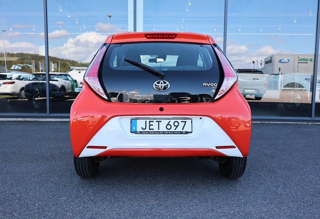 Vehicle Image 6