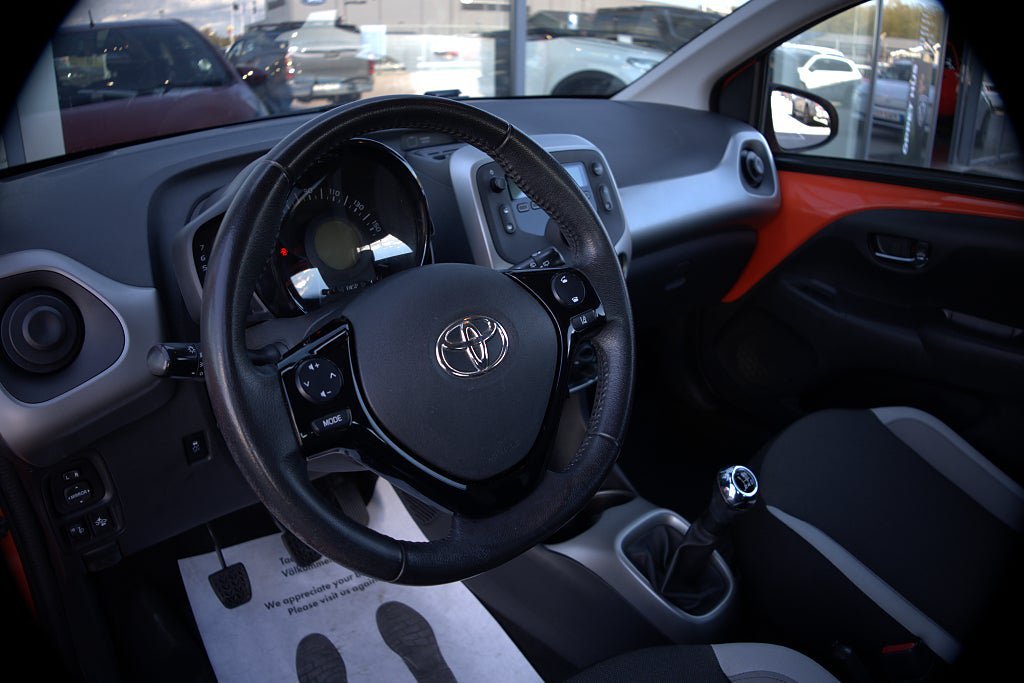Vehicle Image 9