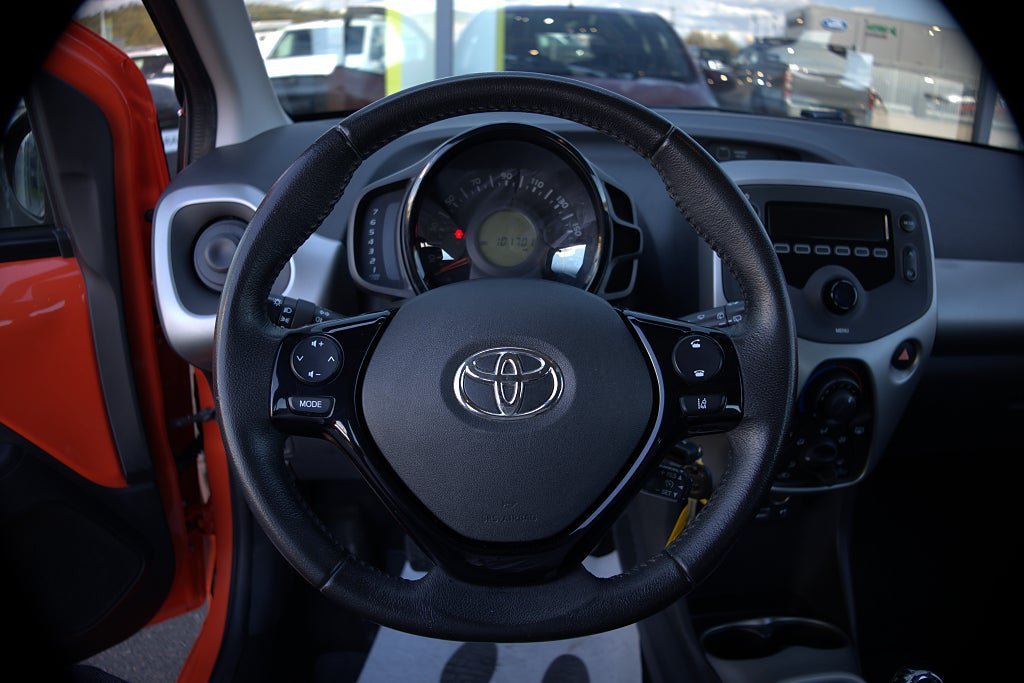 Vehicle Image 10