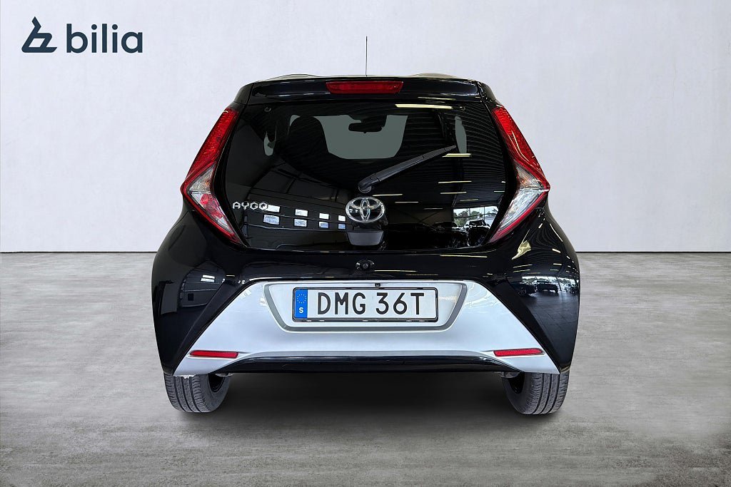 Vehicle Image 6