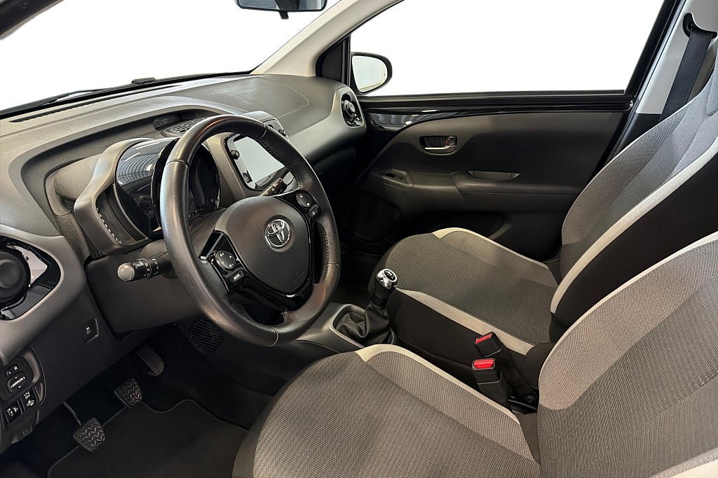 Vehicle Image 10