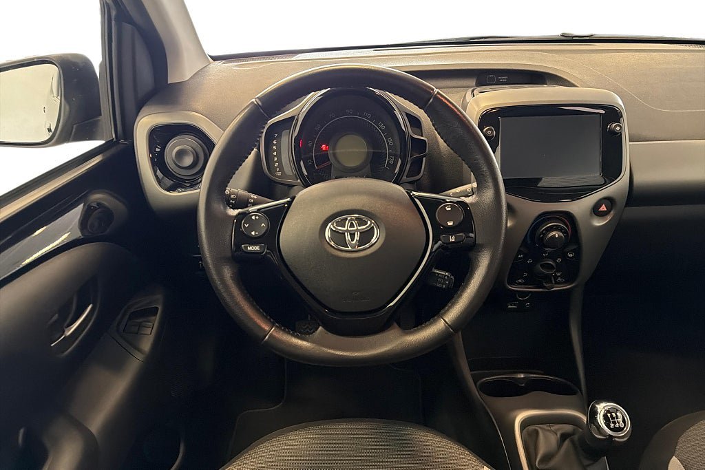 Vehicle Image 11