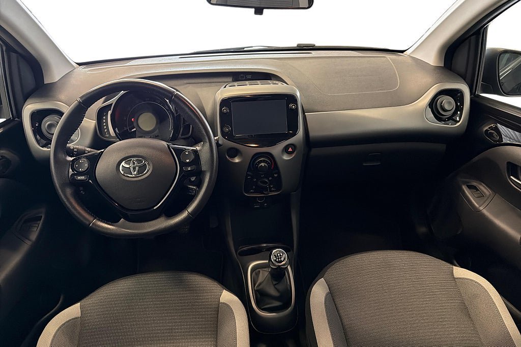 Vehicle Image 12