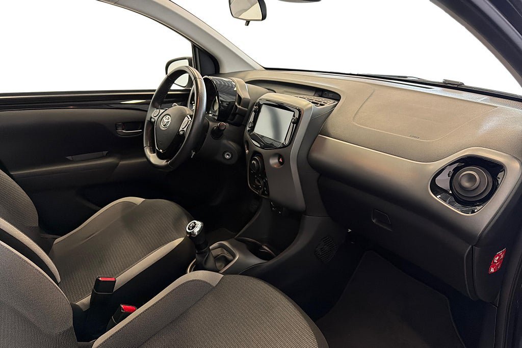 Vehicle Image 16