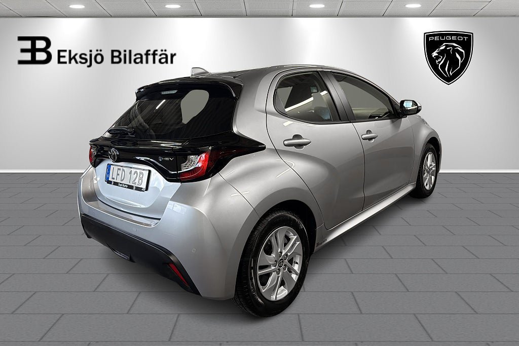 Vehicle Image 5