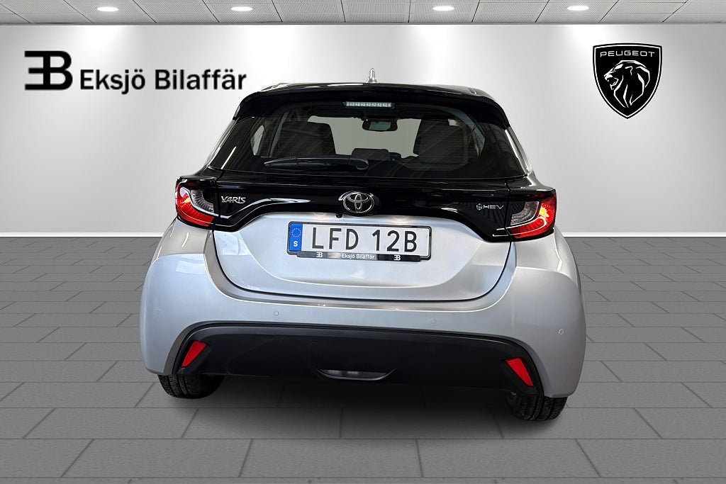 Vehicle Image 6