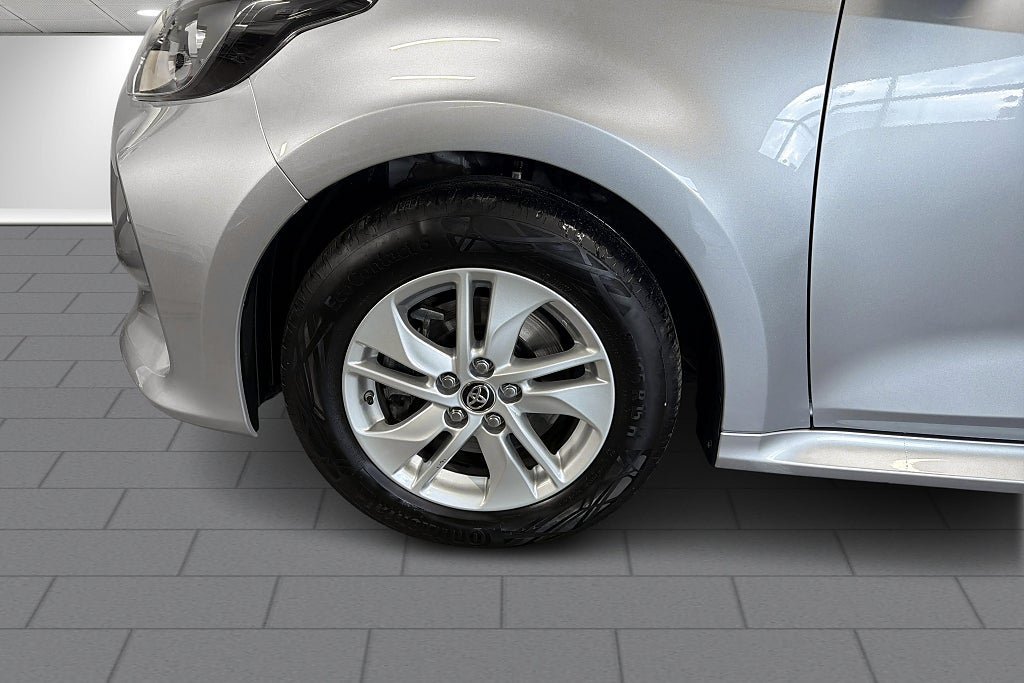Vehicle Image 9