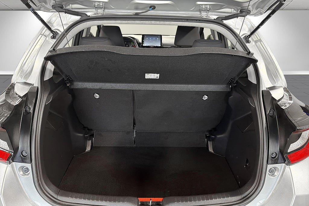 Vehicle Image 14
