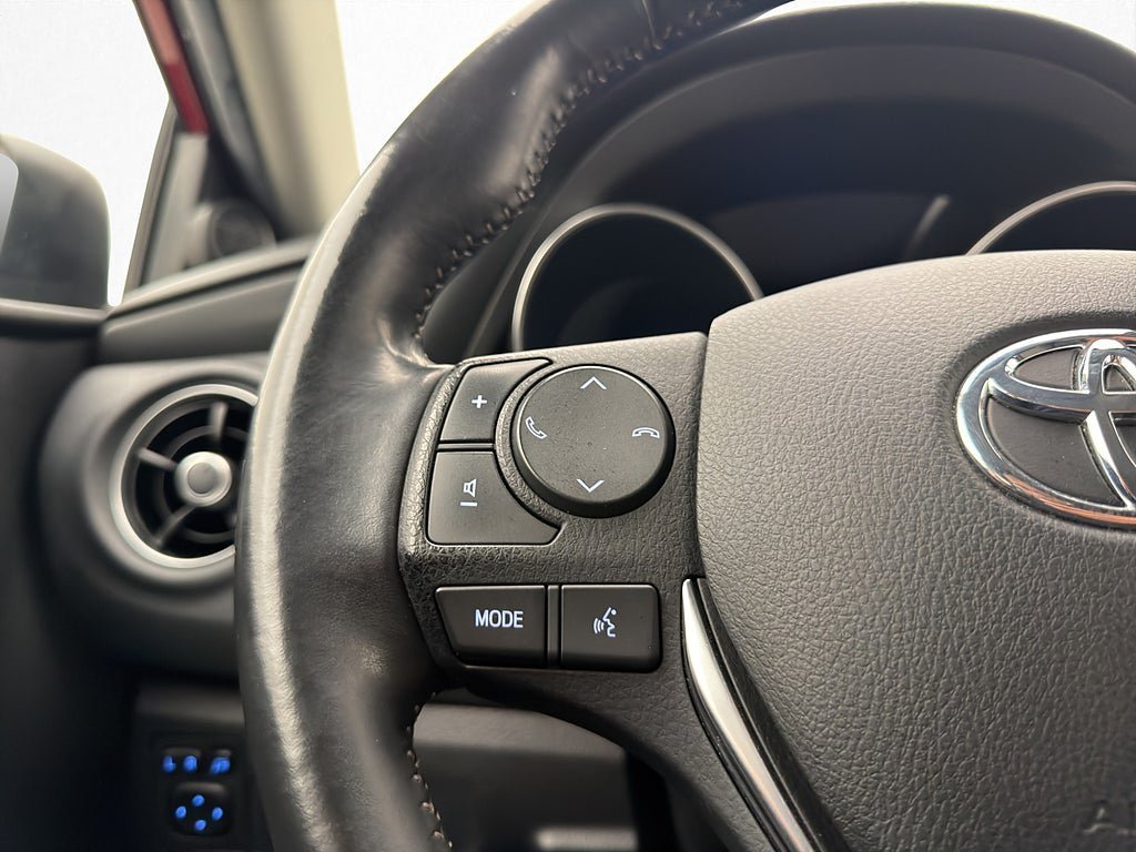 Vehicle Image 24