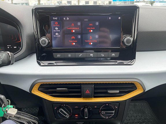 Vehicle Image 22
