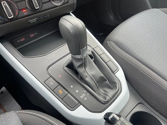 Vehicle Image 28