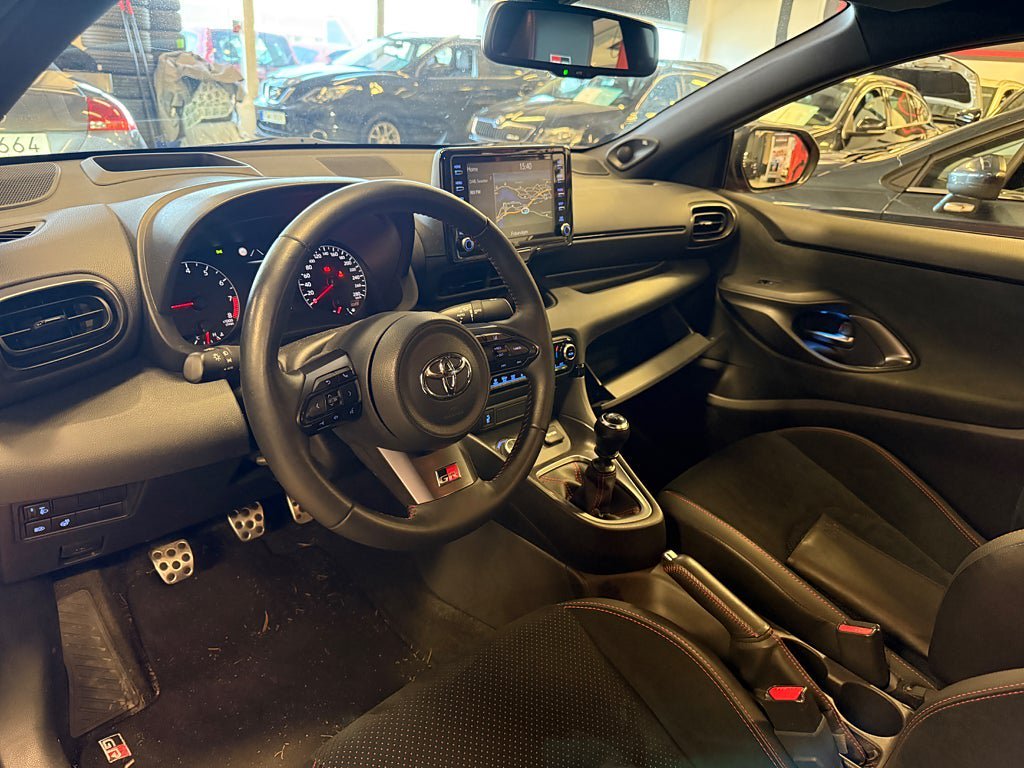 Vehicle Image 9