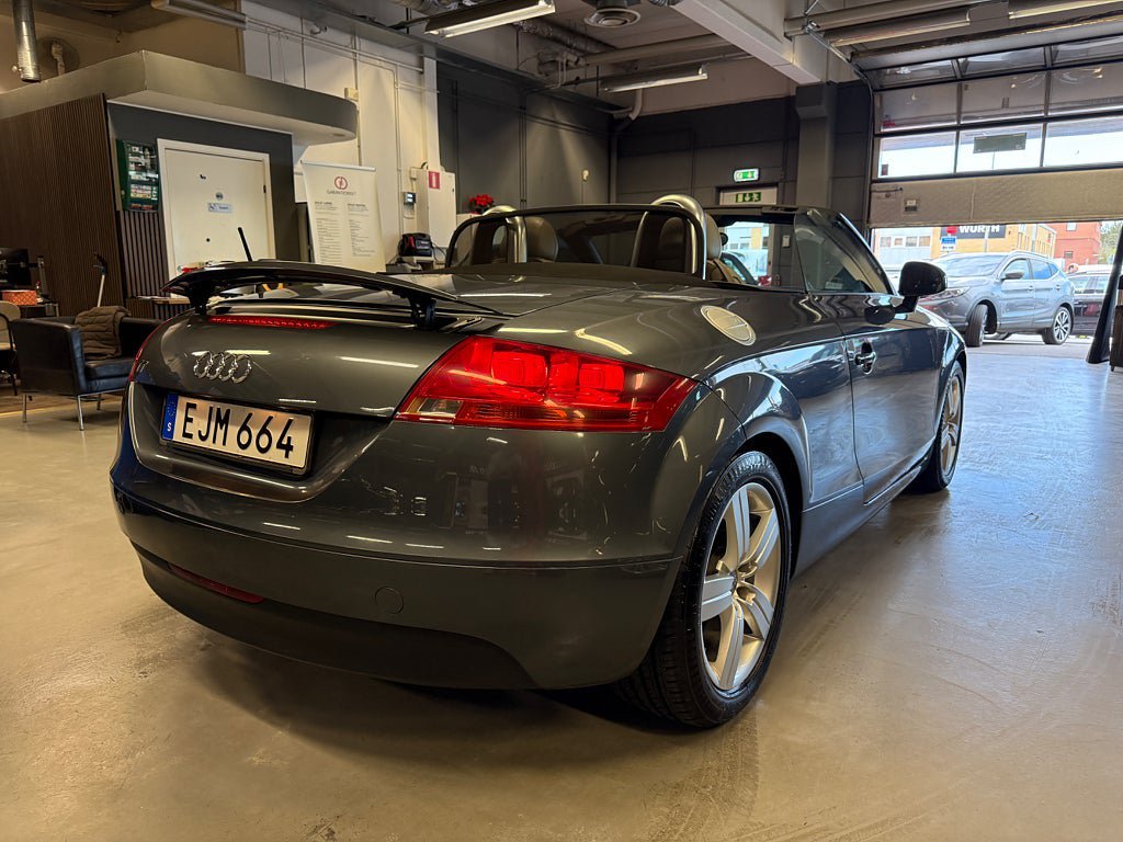 Vehicle Image 7