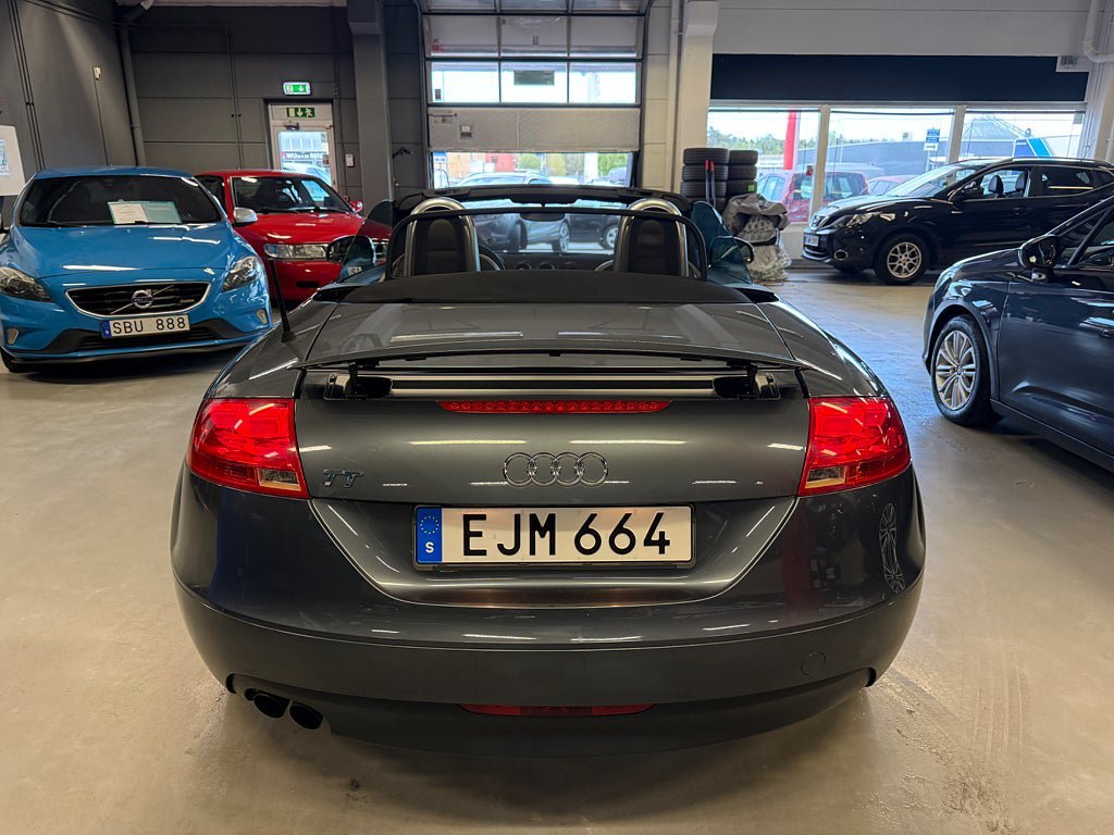 Vehicle Image 8