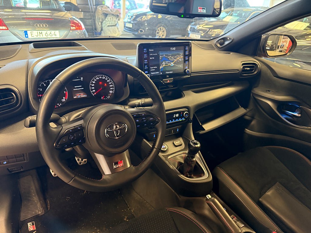 Vehicle Image 12