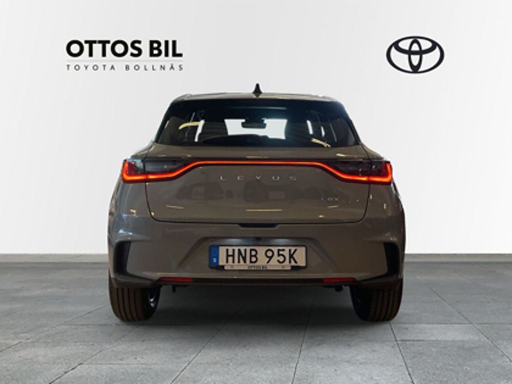 Vehicle Image 4