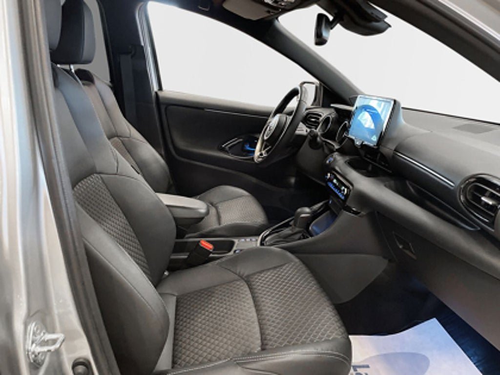 Vehicle Image 6
