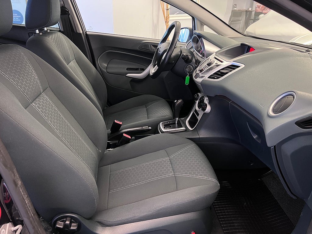 Vehicle Image 12