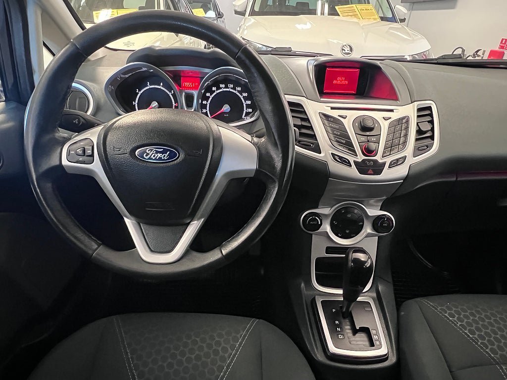 Vehicle Image 14
