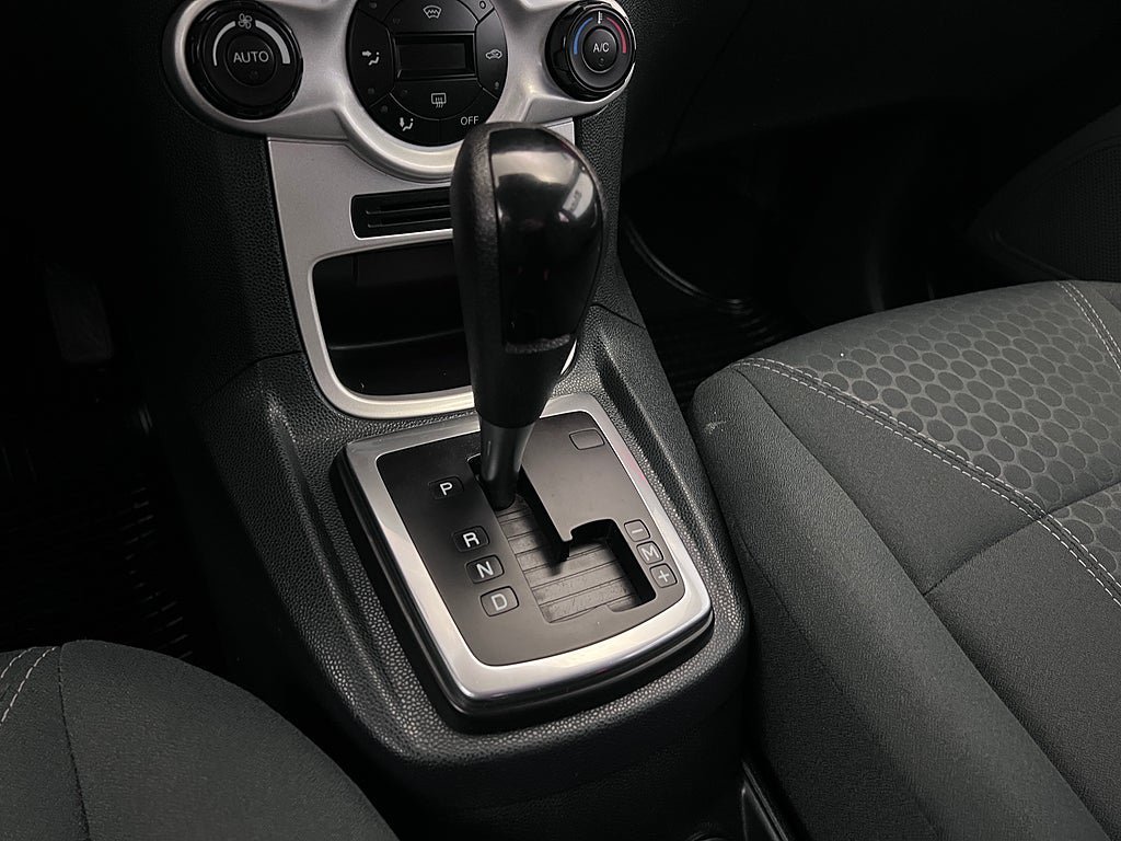 Vehicle Image 15