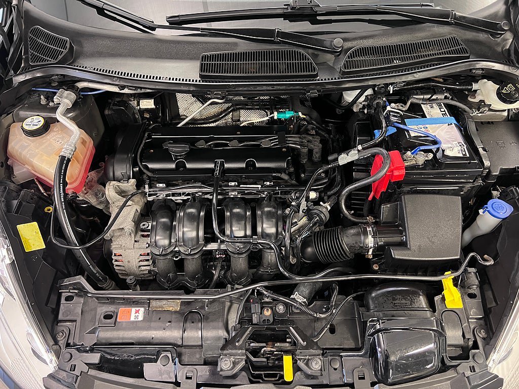 Vehicle Image 16