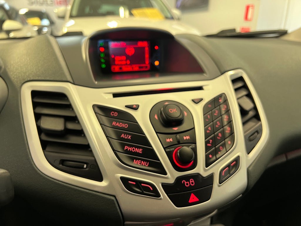 Vehicle Image 19