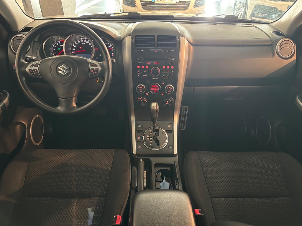 Vehicle Image 6