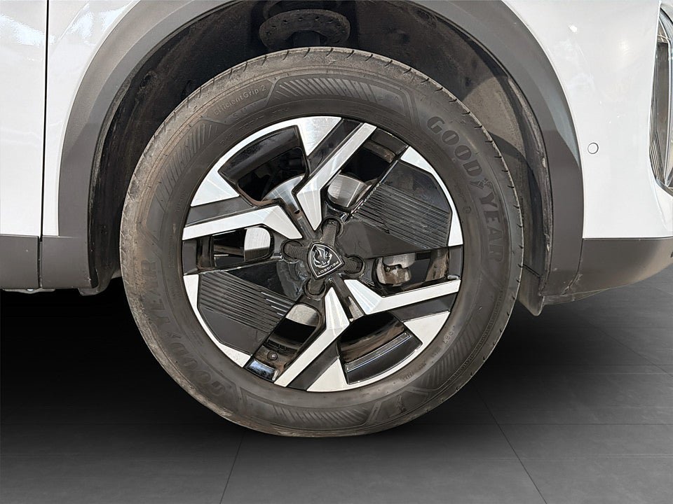 Vehicle Image 17