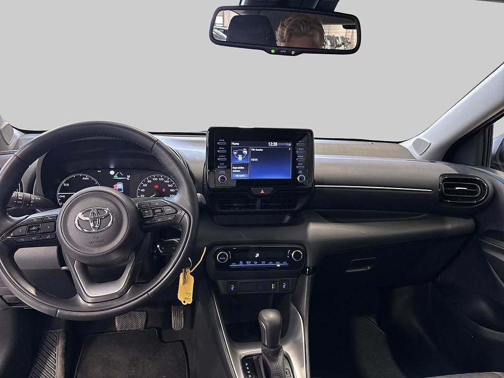 Vehicle Image 12