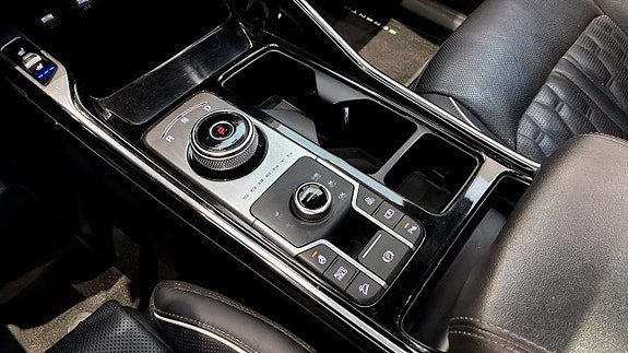 Vehicle Image 24