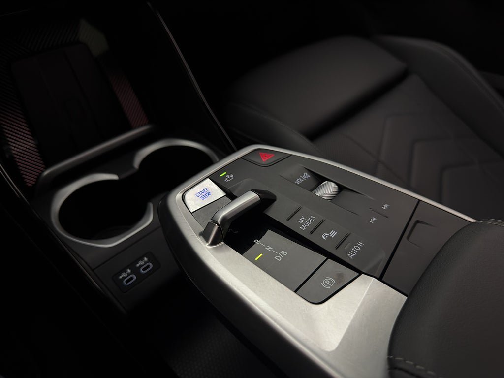 Vehicle Image 24
