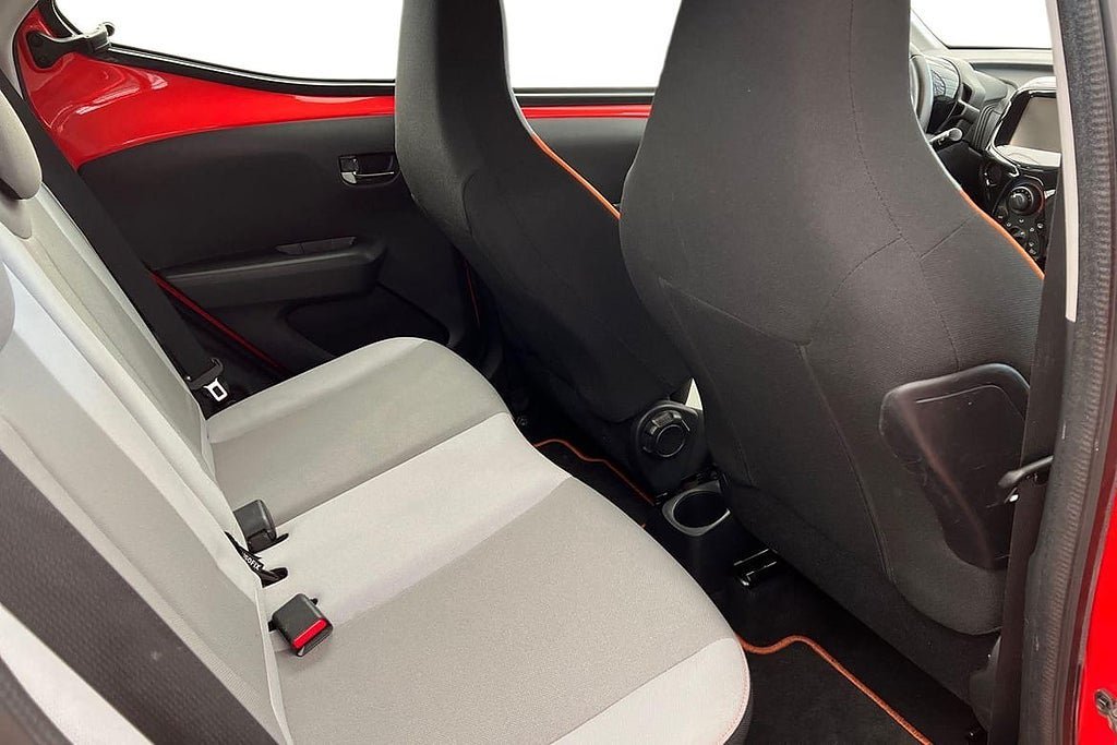 Vehicle Image 9