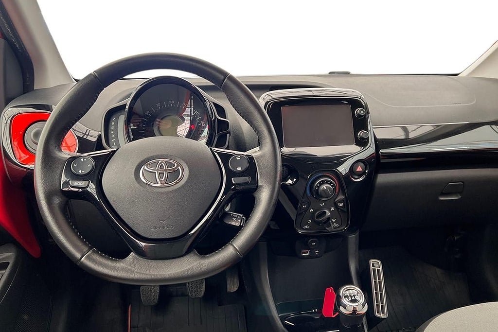 Vehicle Image 10