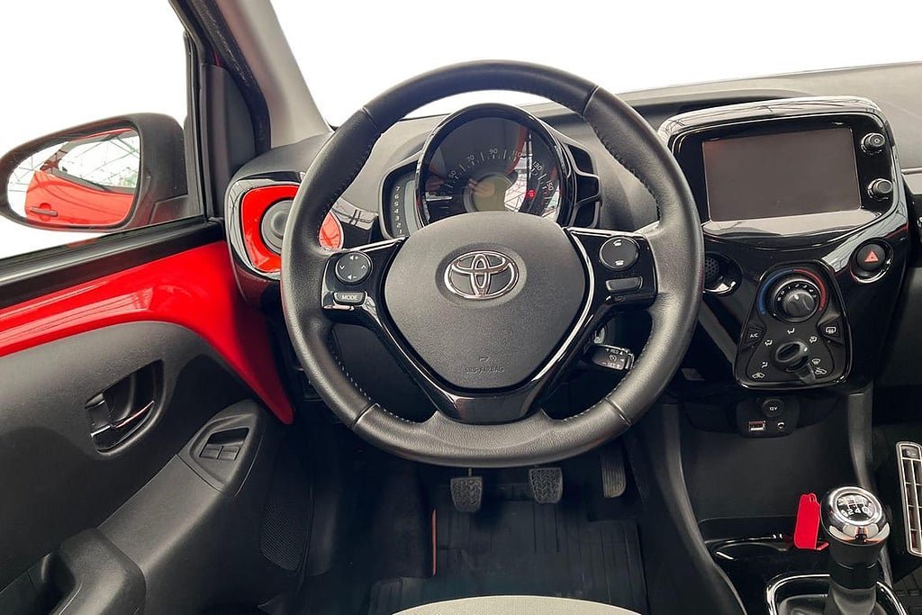 Vehicle Image 11