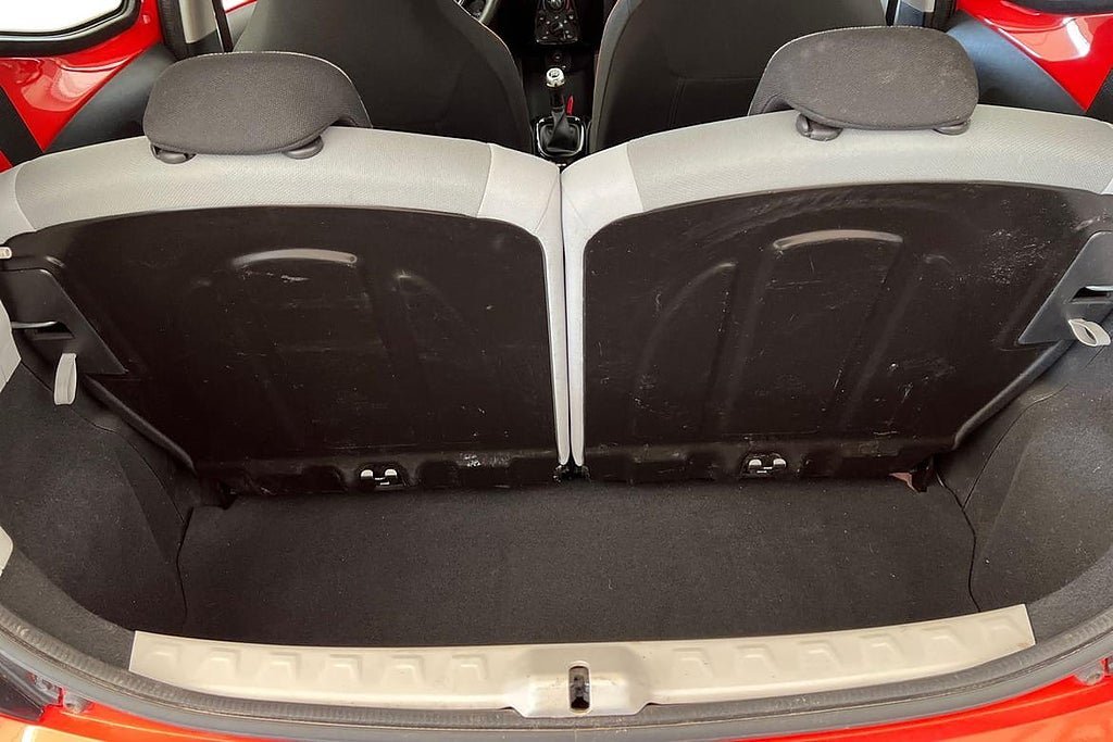 Vehicle Image 12