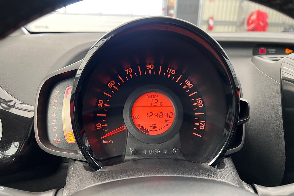 Vehicle Image 16