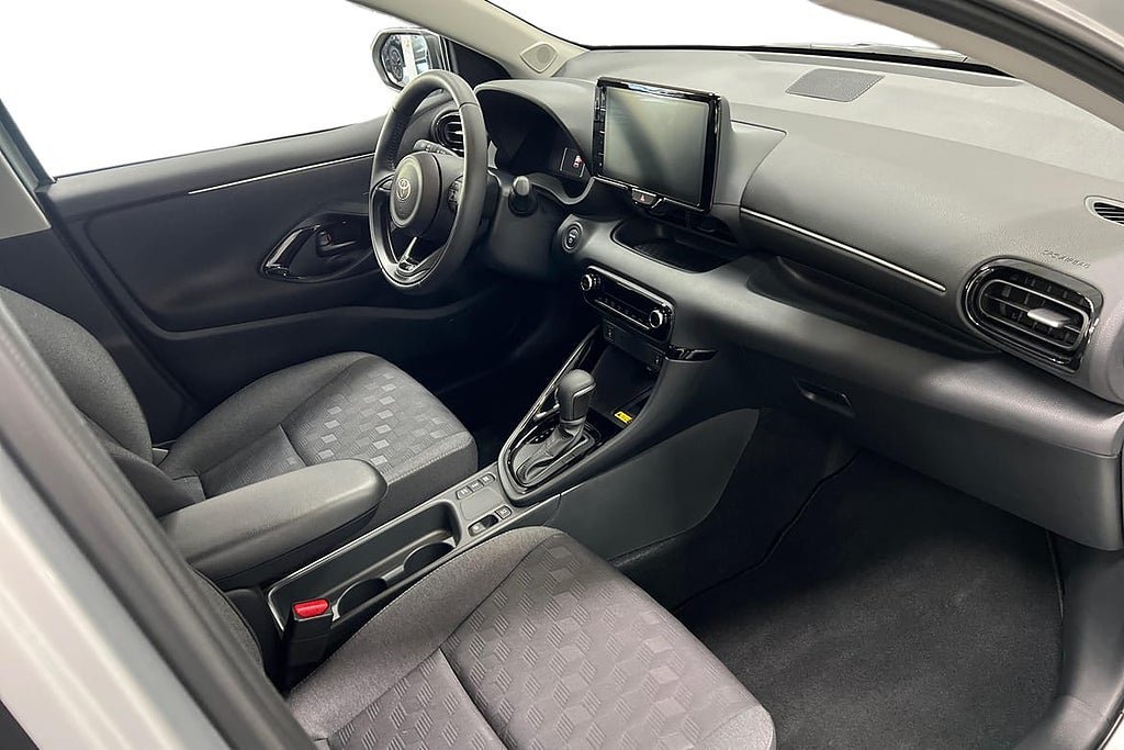 Vehicle Image 6
