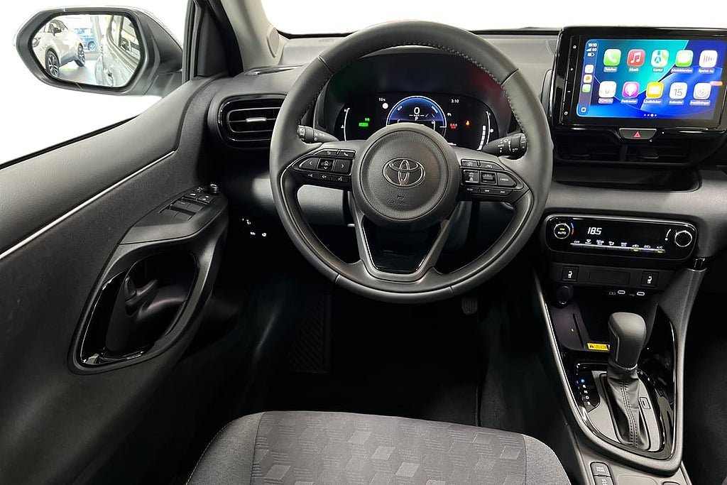 Vehicle Image 9