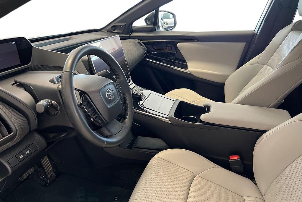 Vehicle Image 14