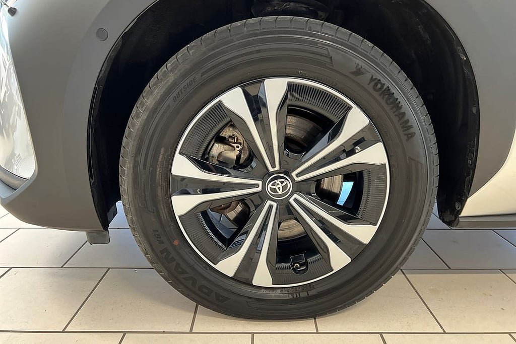 Vehicle Image 17