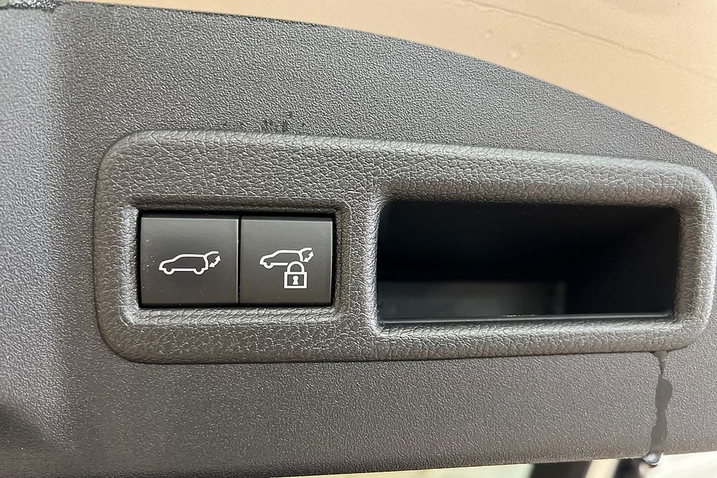 Vehicle Image 25