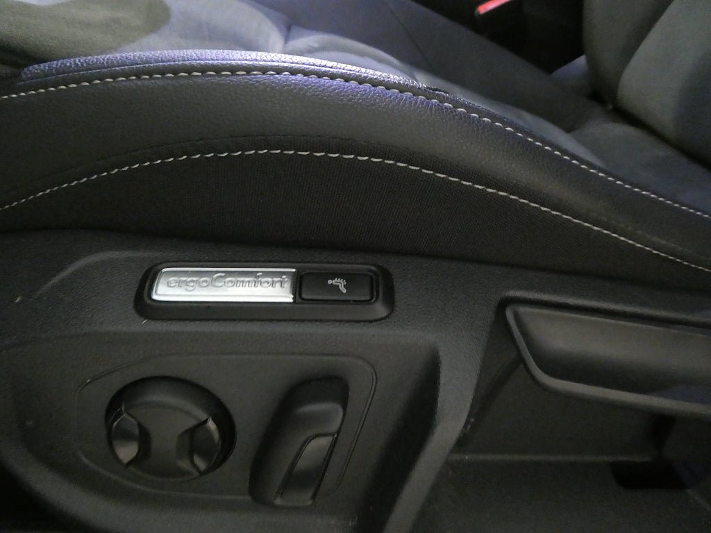 Vehicle Image 17