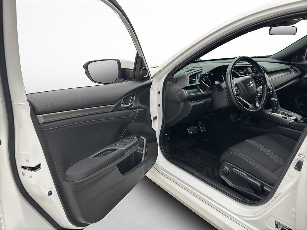 Vehicle Image 10
