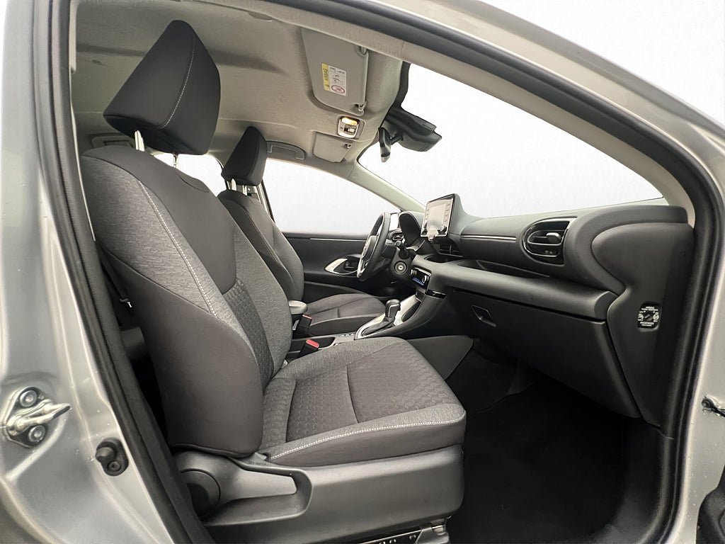 Vehicle Image 25