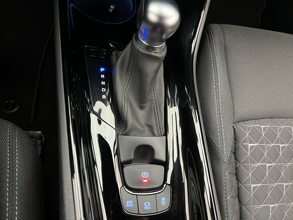 Vehicle Image 25