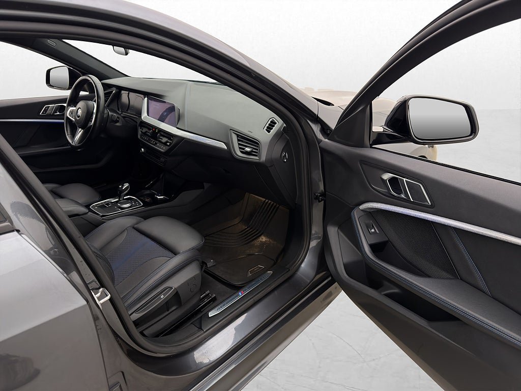 Vehicle Image 25