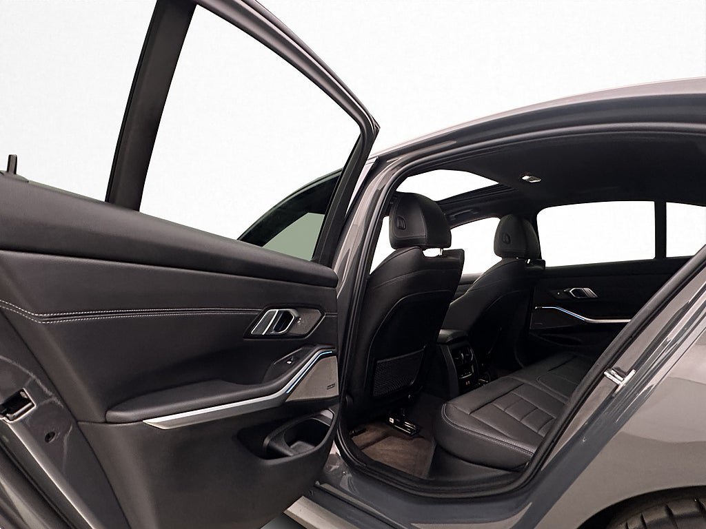 Vehicle Image 38
